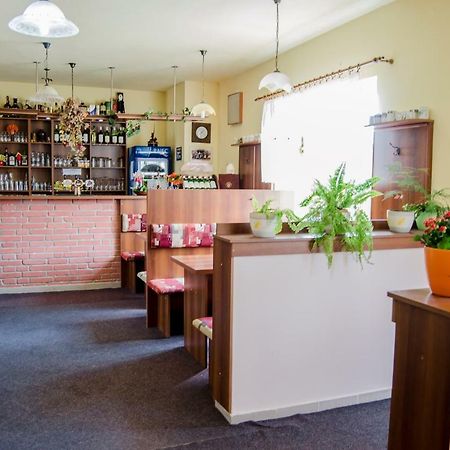 Penzion Vinarna U Hroznu Hotel Veseli nad Moravou Luaran gambar