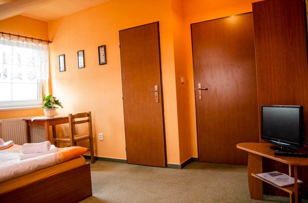 Penzion Vinarna U Hroznu Hotel Veseli nad Moravou Luaran gambar