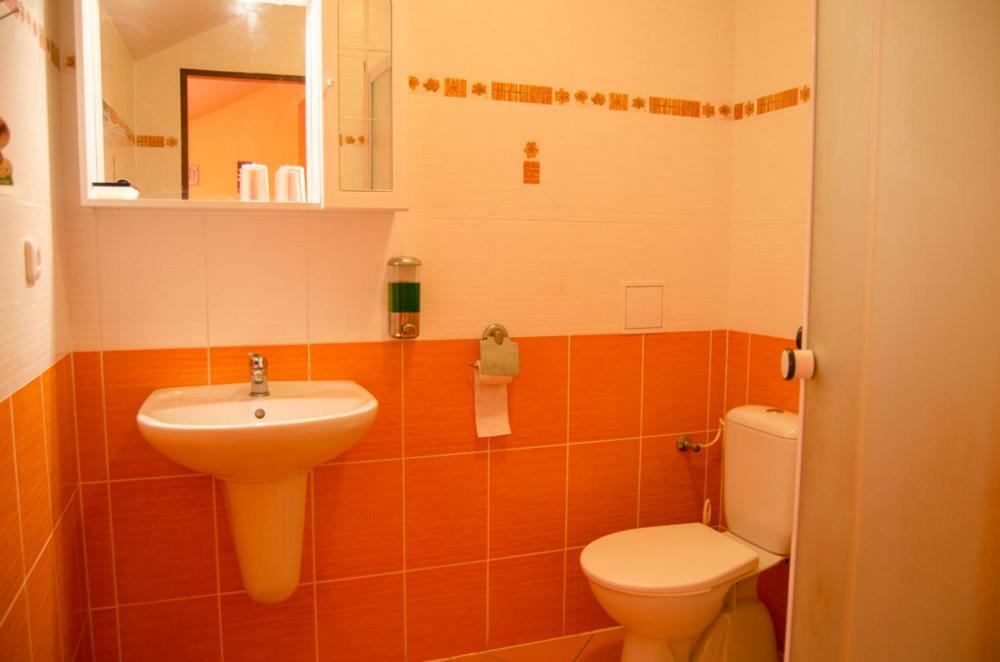 Penzion Vinarna U Hroznu Hotel Veseli nad Moravou Luaran gambar