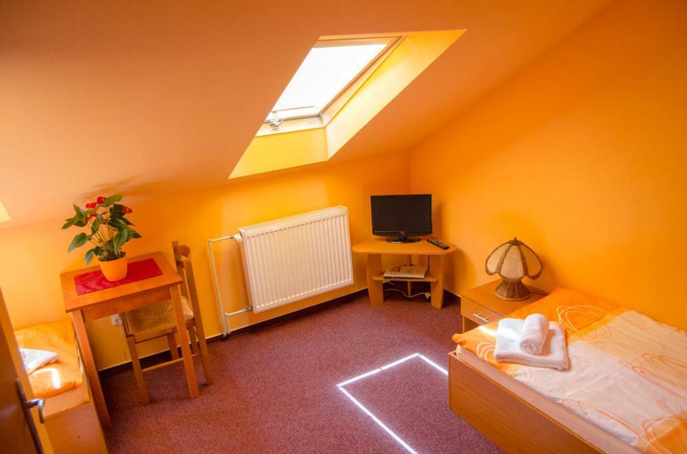 Penzion Vinarna U Hroznu Hotel Veseli nad Moravou Luaran gambar