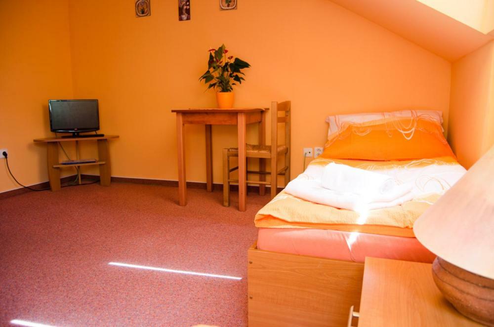 Penzion Vinarna U Hroznu Hotel Veseli nad Moravou Luaran gambar